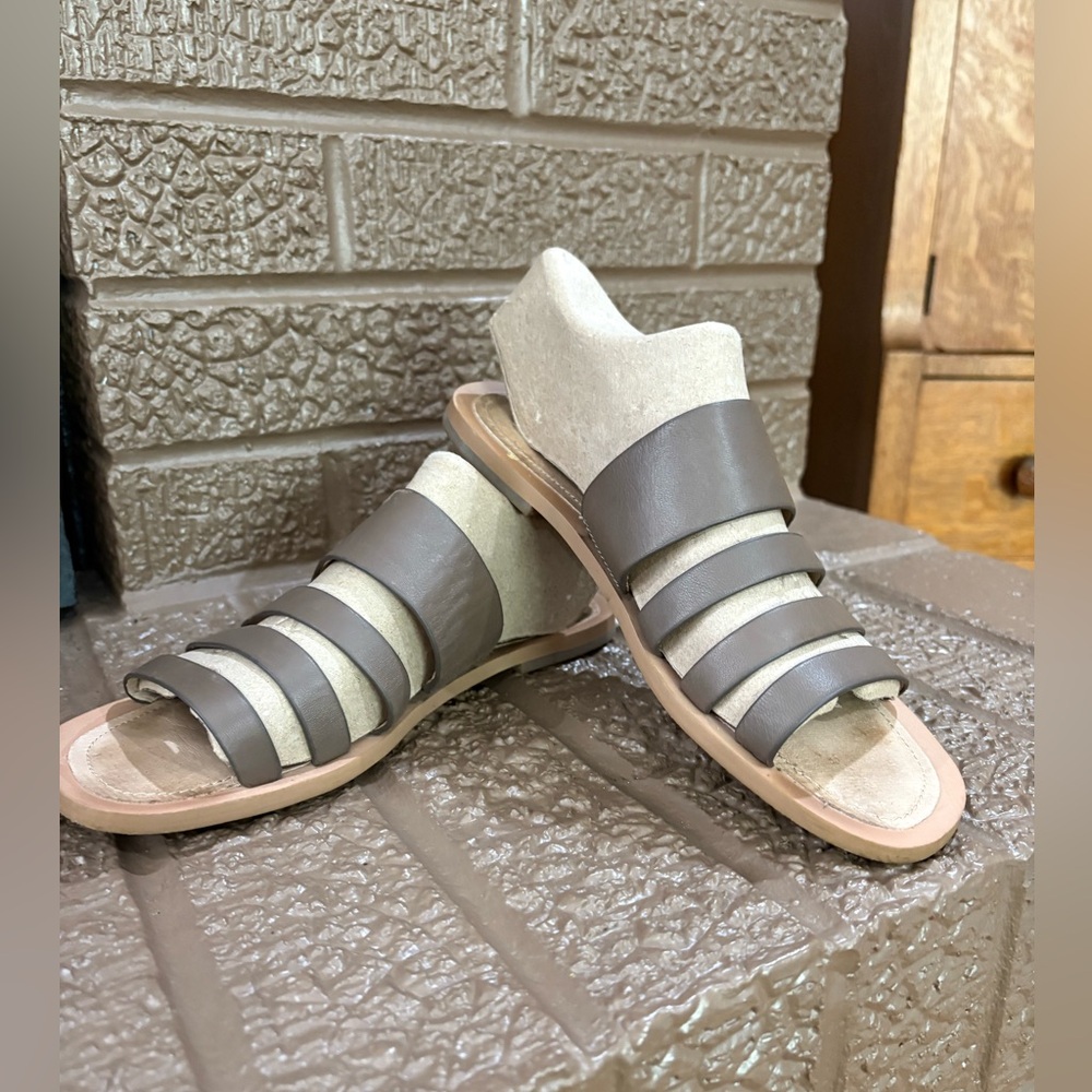 Women'’s Taupe Strappy Sandals